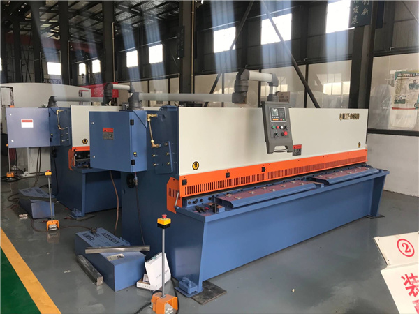 Loading the Shearing Machine(QC11Y-16X61000) to Vietnam