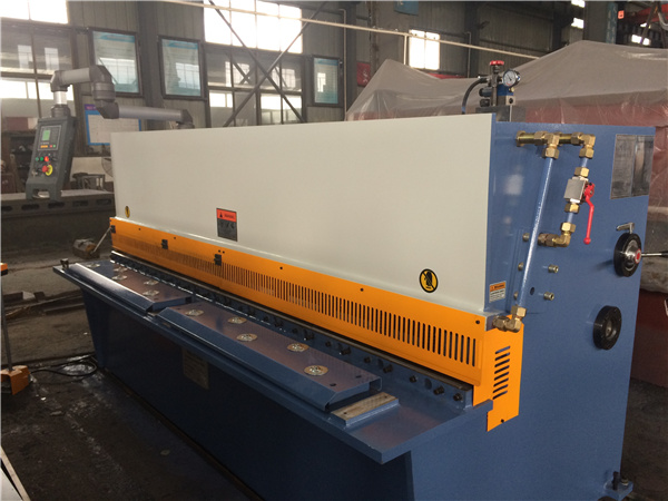 Loading the Shearing Machine(QC11Y-16X61000) to Vietnam