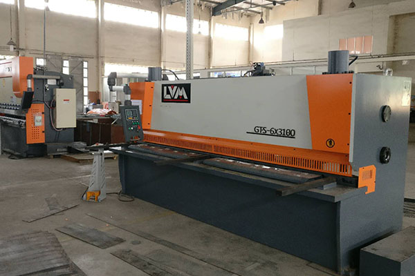 Loading the Shearing Machine(QC11Y-16X61000) to Vietnam