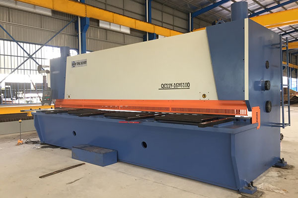 Loading the Shearing Machine(QC11Y-16X61000) to Vietnam